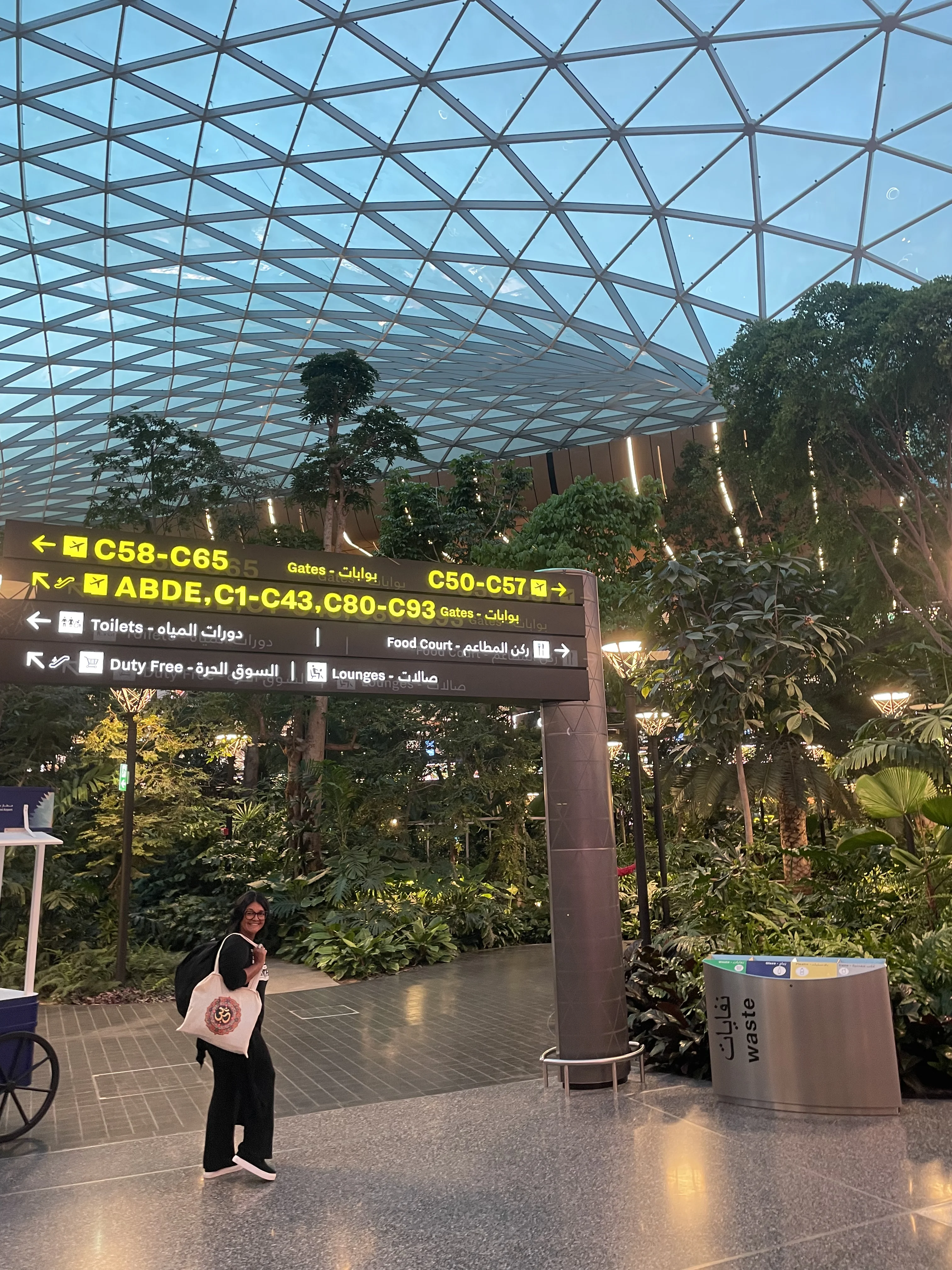  Orchard Garden - Jardim interno com plantas tropicais no Aeroporto de Doha